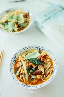 Tomato eggs and noodles