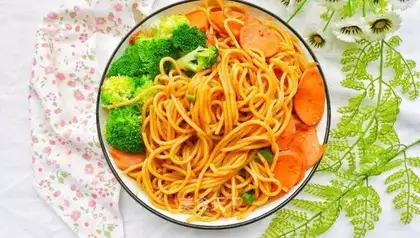 Ham tomatoes with pasta
