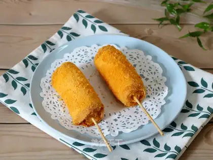 Sausage cheese rolls