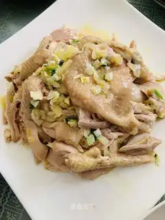 Hands tore chickens