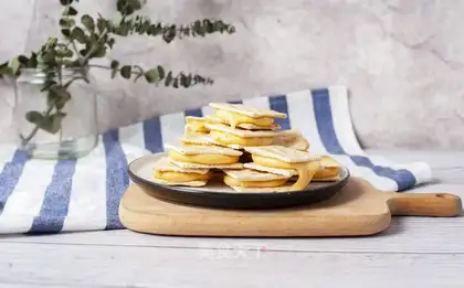 A salted egg, a cow roller