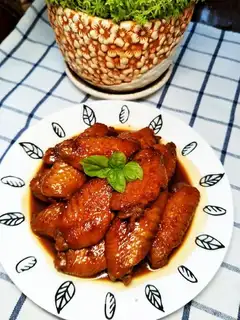 Chicken wings of red beer