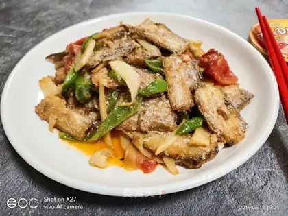 Ginger-fried fish