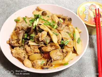 A green ginger mushroom beer and chicken