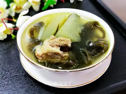 Porkbone soup from the winter melon