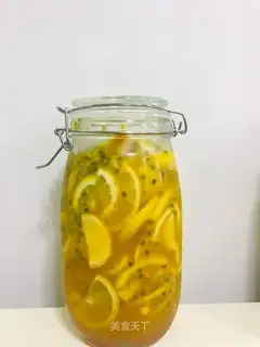 Bronze lemon honey water