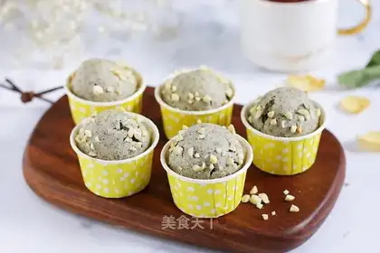 Black-sesame cake