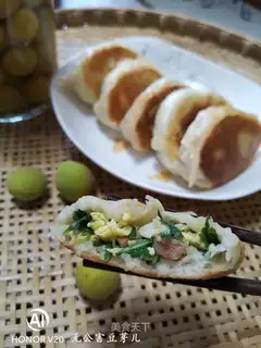 Shrimp-shrimp buns
