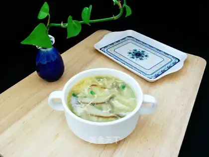Soup of mushrooms and eggs