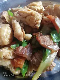 Go back to the pot and fry the tofu