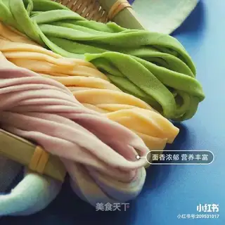Colored hand noodles