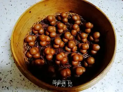 Red rice cake with red gel dates