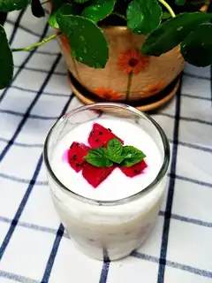 Flamingo grain nut yogurt cup