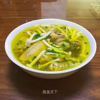 Chicken soup with mushrooms