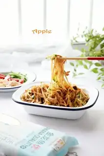 Spicy chicken noodles