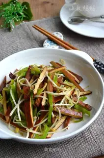 Pepper bean sprouts