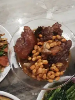 Red-hot pig hoof beans