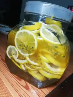 Bronze lemon honey