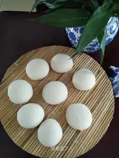 White-faced buns