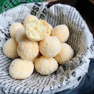 Protein coconut ball