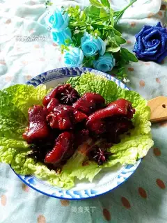 Roasted pig hoof