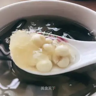 The silver belt is full of sugar