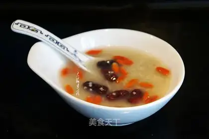 Red dates, black rice porridge