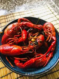 Thirteen fragrance lobster