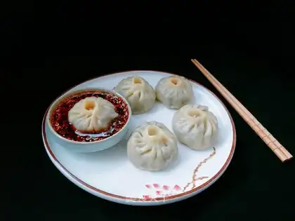 Hot noodle bun