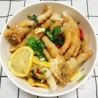 Frozen chicken claws