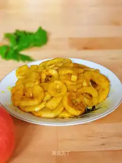 Curry-shaped apricot mushroom