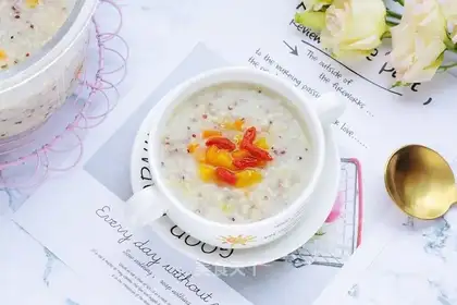 Porridge of quinoa pumpkin