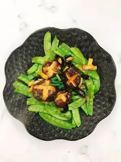 The mushroom sea cucumber pours Dutch beans