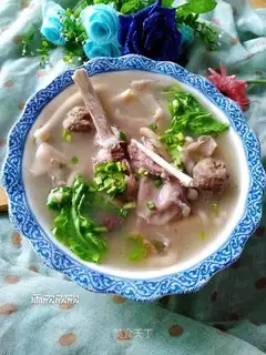 Cowbone soup pot