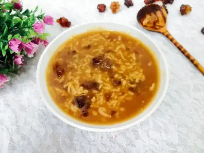 Peach and sugar porridge