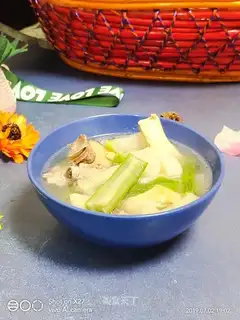 Roach chops, tofu melon soup