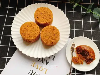 A soft pumpkin steam cake