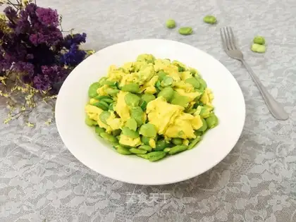 Bean petals and garlic