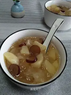 Peach silver ear soup