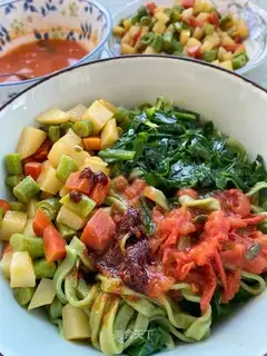 Handy spinach noodles