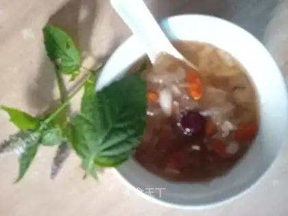 To feed the silver ear soup
