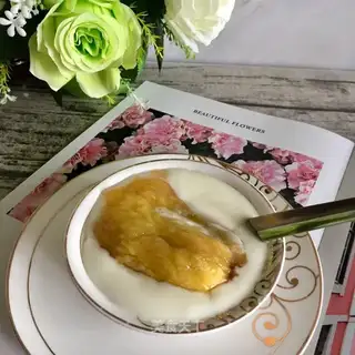 Sour milk with figs