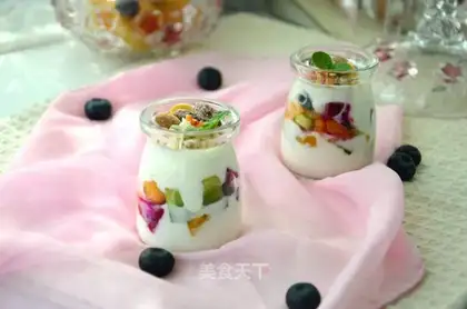 Oatmeal fruit yogurt cup