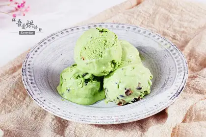 Red beans with tea and ice cream