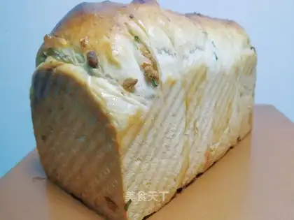 Onion pine toast