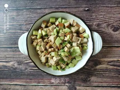 Sour chicken with cucumber