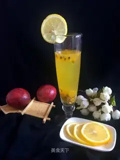 A bee of vanilla fruit