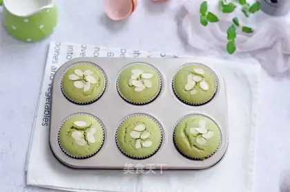 A cup of tea and cupcake