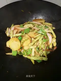 Pot potato chips