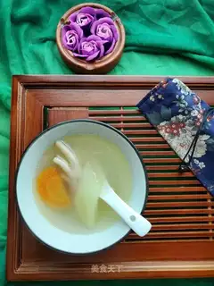 Skinny chicken feet with green papaya soup